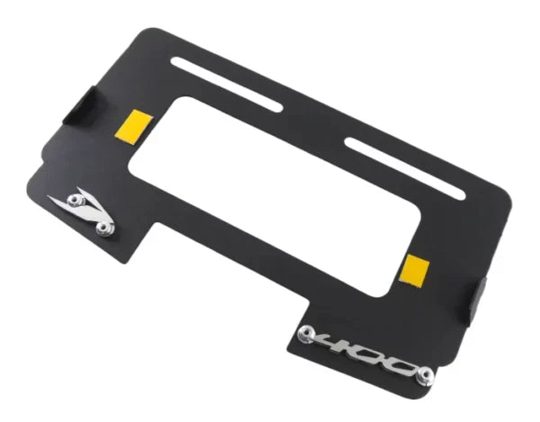Portaplaca metalico Dominar 400 - Negro + 3D Cromo- Traga luz