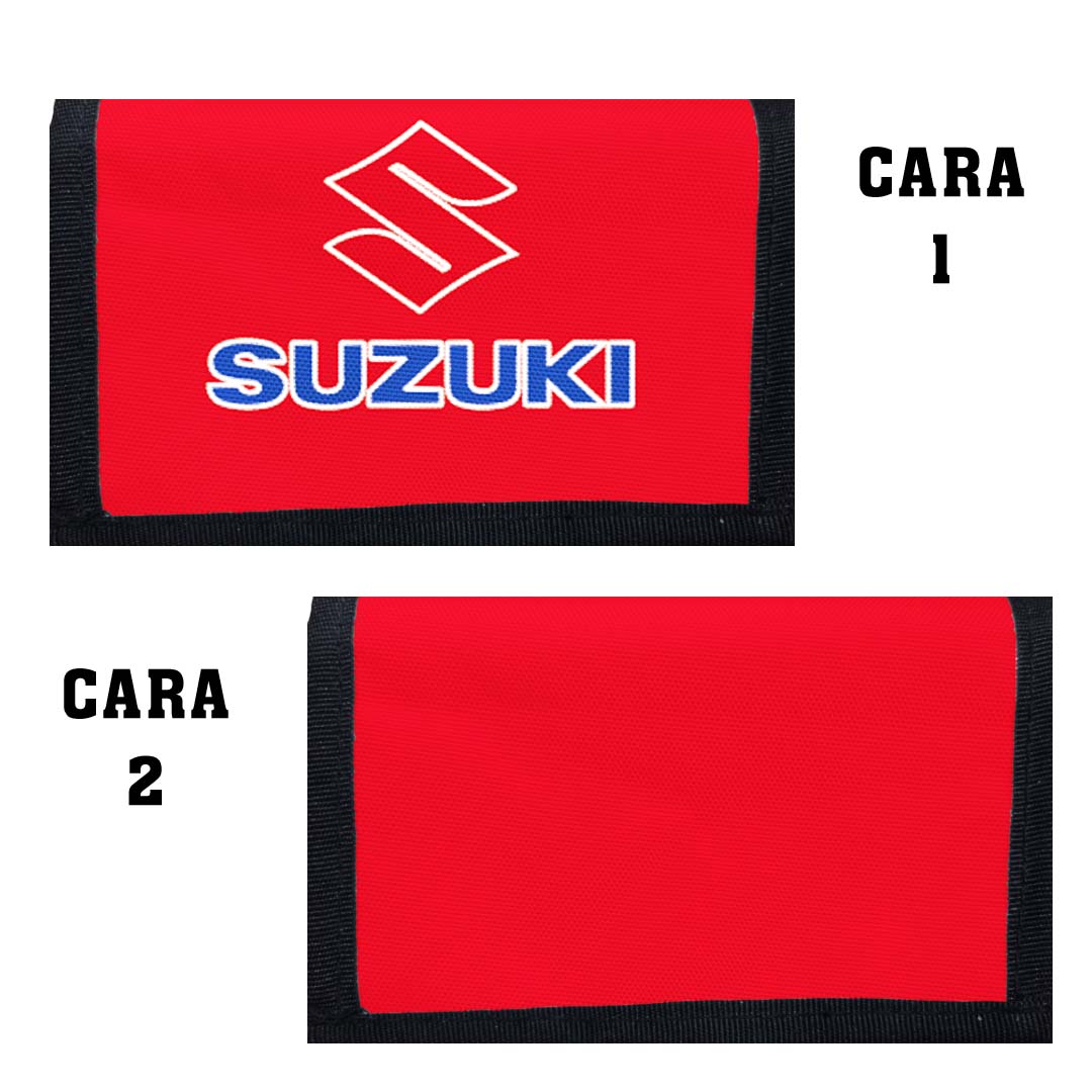 Portadocumentos Textil 2 Servicios - 1380 - Suzuki Fondo Rojo Imagen secundaria del producto